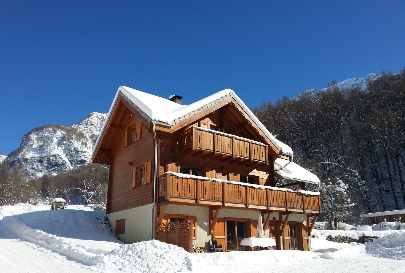 Vue extérieure hiver Gite de l'Ours Pont Peyron - © G.BARON