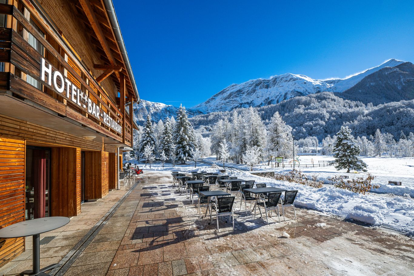 Terrasse du Restaurant de la Gravière - © Gilles Baron